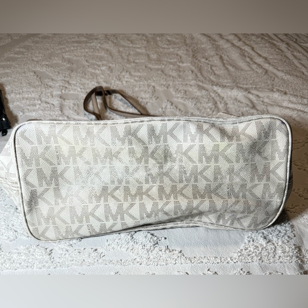 Michael Kors Cream Logo Tote Bag - Picture 5 of 11